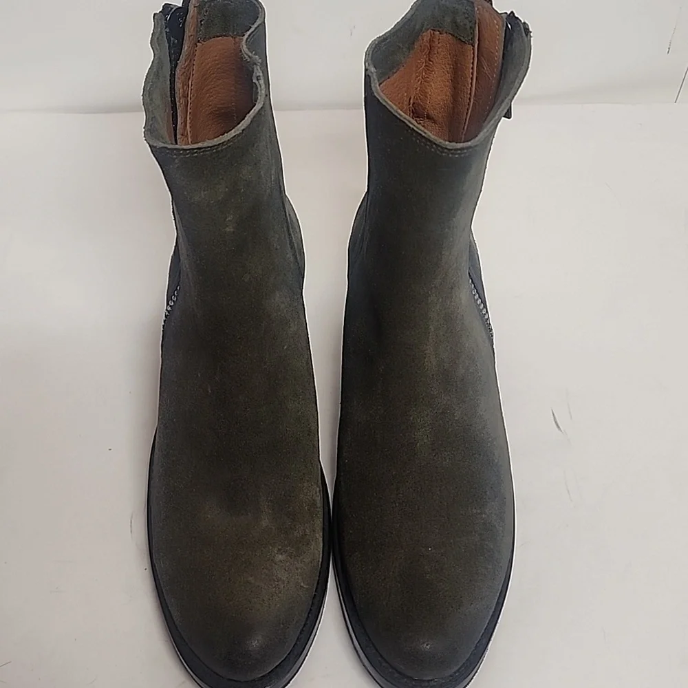 Frye Distressed Gorgeous Olive Suede Side Zip Ankle Quality Bootie Boots Size 8B - Picture 2 of 15